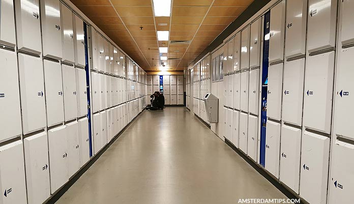 lockers at amsterdam central station