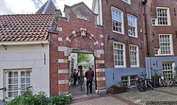 begijnhof amsterdam entrance