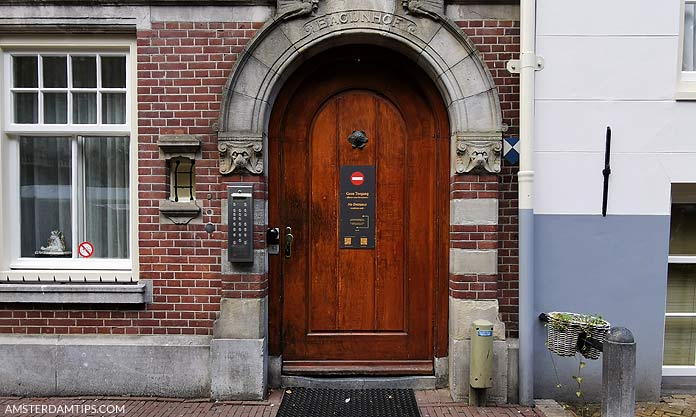 begijnhof amsterdam spui entrance