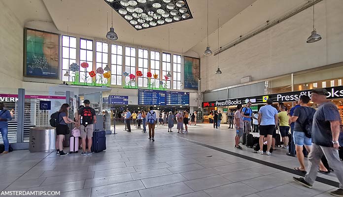 dusseldorf hbf station hall