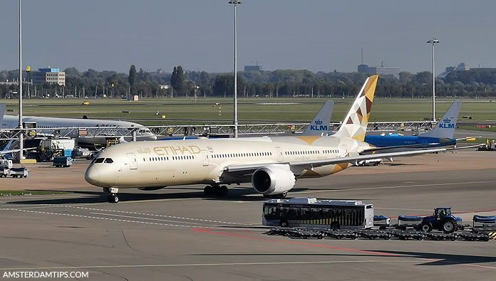 etihad boeing 787 aircraft at amsterdam schiphol