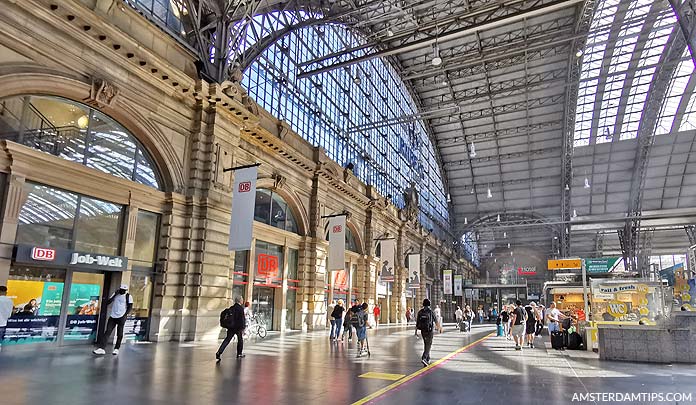 frankfurt main hauptbahnhof - station concourse hall