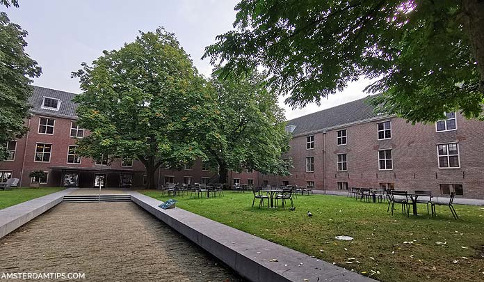 h'art museum amsterdam courtyard