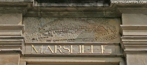 huis marseille plaque