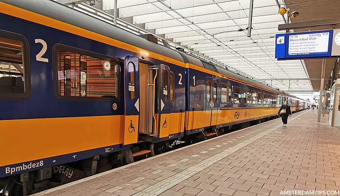 intercity brussels train at rotterdam