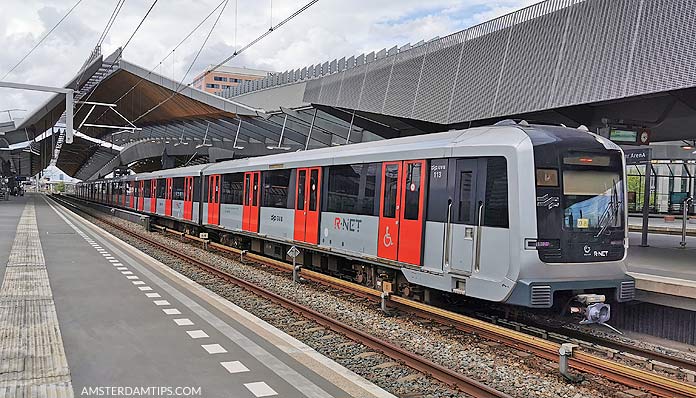 m5 metro train amsterdam