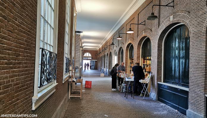 oudemanhuispoort book market amsterdam
