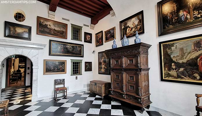 rembrandt house entrance hall