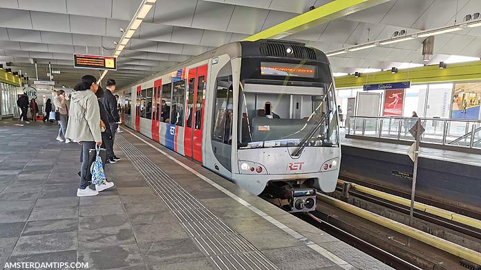 ret metro rotterdam line d train