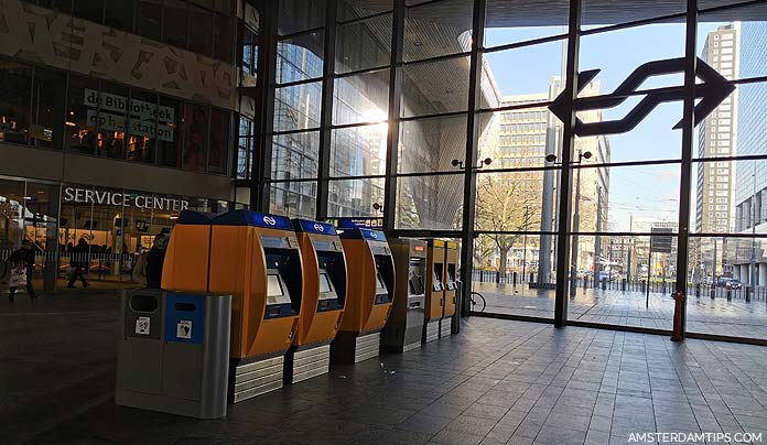 rotterdam central station ticket machine and service center