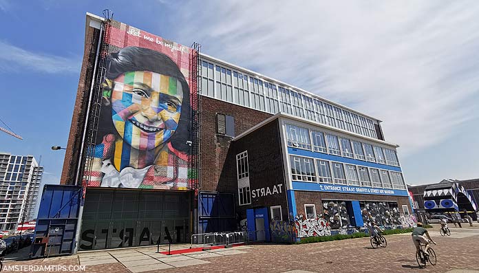 straat amsterdam museum building